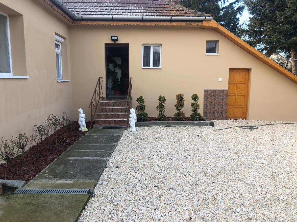 Toerpi Apartman Halmaj Екстер'єр фото
